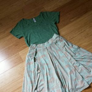 Lularoe skirt with pockets.